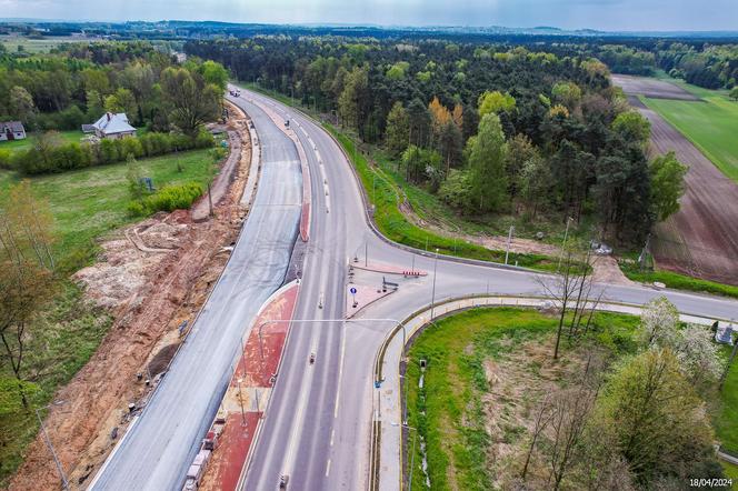 Trwa remont gierkówki w województwie  śląskim. Drogowcy układają nawierzchnię