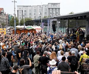 Gitarowe granie z zespołem Dżem na Rynku w Katowicach