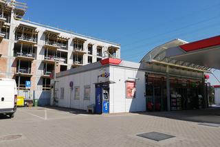 Blok przy stacji benzynowej na ul. Mogilskiej w Krakowie