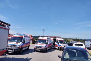 Nowy Sącz. Wypadek na ul. Tarnowskiej. Dzieci wśród poszkodowanych, trzy osoby w szpitalu [ZDJĘCIA]