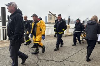 Przyjechali do Nowego Jorku świętować urodziny. Zginęli w katastrofie śmigłowca  Mam fotkę rodziny z FB zabitej pani, ale bez jednego dziecka: