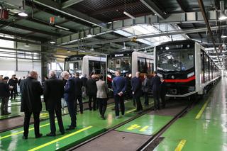 Varsovia wyjechała na tory! Nowy pociąg metra wozi już pasażerów 