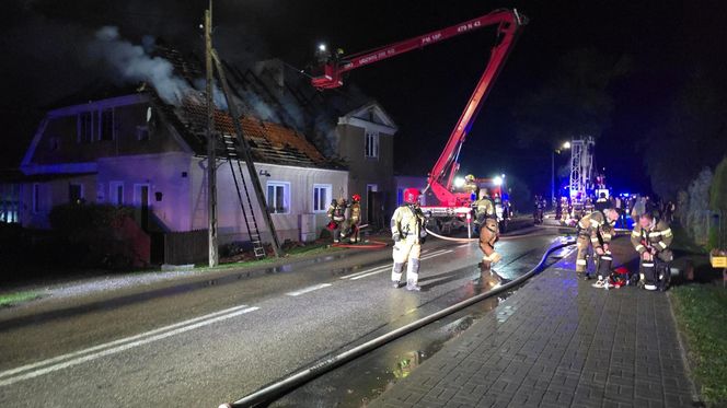 Pożar domu we wsi Winda. Nie żyją dwie osoby