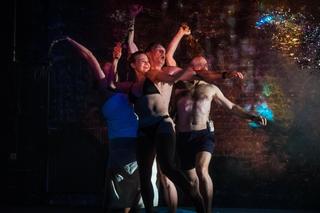 Dobrobyt, reż. Árpád Schilling, Teatr Powszechny im. im. Zygmunta Hübnera w Warszawie 