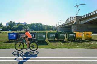 Wartostrada w Poznaniu tonie w śmieciach. Infrastruktura jest, brakuje odpowiedzialności