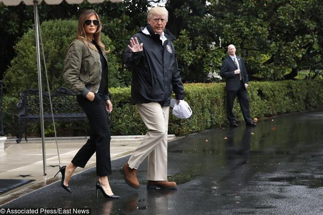 Melania Trump w SZPILKACH jedzie pomagać powodzianom [ZDJĘCIA]