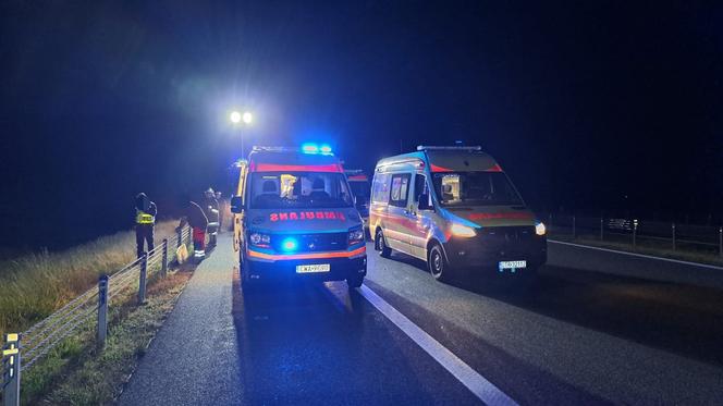 Poważny wypadek na A1 pod Toruniem. 36-latek rozbił busa