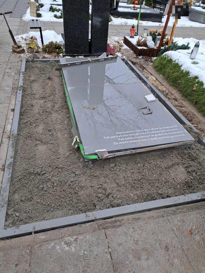 Tak wygląda grób Mirosława Hermaszewskiego rok po śmierci 