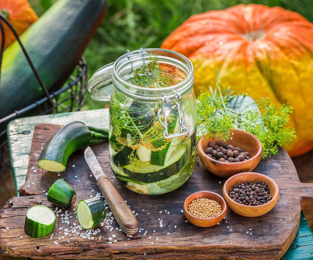 cukinia marynowana w zalewie gyros