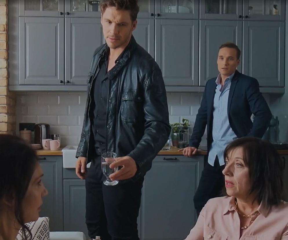 M jak miłość, odc. 1676: Marcin (Mikołaj Roznerski), Olek (Maurycy Popiel), Aleksandra (Małgorzata Pieczyńska), Iwona (Hanna Śleszyńska)	