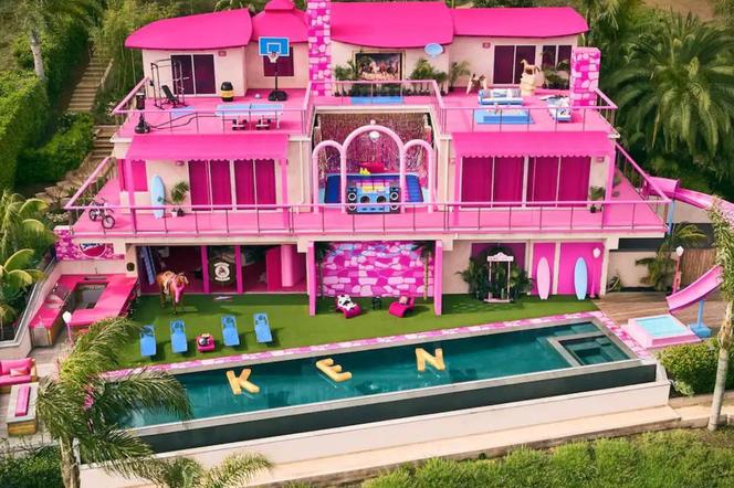 Barbie 's Malibu DreamHouse 