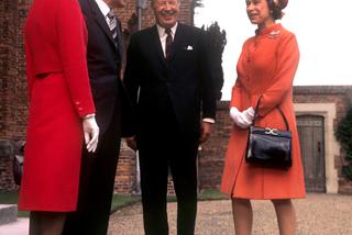 Od pół wieku nosi tę samą torebkę