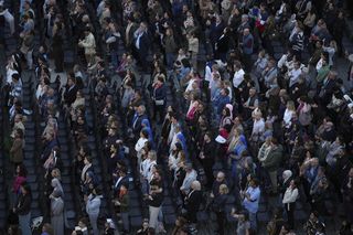 Hołdy na Placu Świętego Piotra.