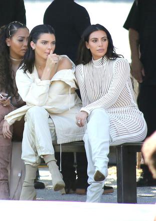 Siostry Kardashian i Jenner na pokazie Yeezy 4