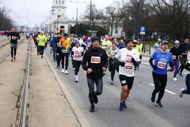 Bieg na Piątkę 2024, Warszawa - zdjęcia. Biegłeś? Szukaj się w galerii!