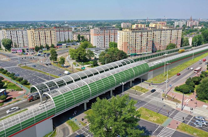 To najdłuższa ulica w Polsce. Ma ponad 15 km i znajduje się w województwie śląskim