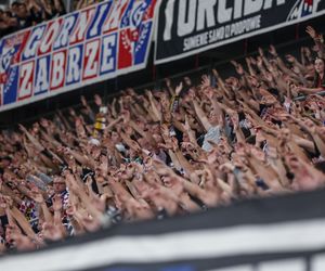 Górnik Zabrze - Termalica Nieciecza. Niesamowita atmosfera na Arenie Zabrze! Kibice Górnika dopingują swoją drużynę