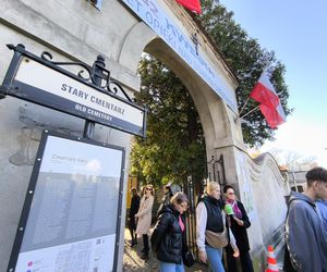 Słoneczna pogoda sprzyjała. 32. Kwesta Na Odnowę Zabytków Starego Cmentarza w Tarnowie