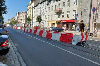 Ulica Gdańska rozkopana. Sprawdziliśmy, jak radzą sobie piesi, rowerzyści i pasażerowie