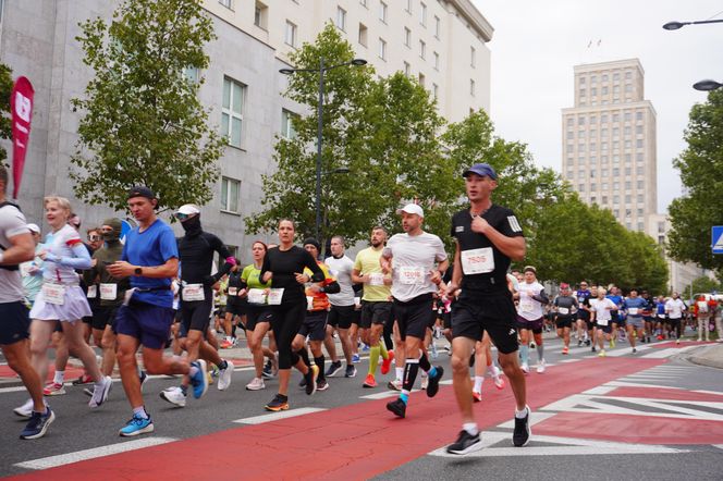 Uczestnicy Maratonu Warszawskiego 2025