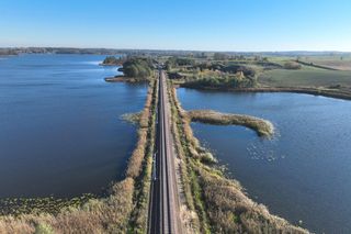 Nowoczesna kolej coraz bliżej Mazur. Kiedy zakończą się prace na trasie Giżycko-Korsze? Znamy datę