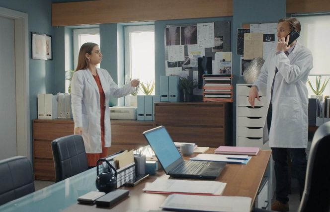 M jak miłość, odcinek 1850. Olek (Maurycy Popiel), Aneta (Ilona Janyst)