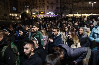 Tak Kraków upamiętnił 20. rocznicę śmierci papieża Jana Pawła II. Na ulice wyszło tysiące wiernych 