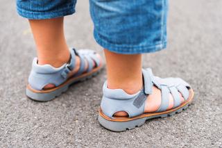 Sandały dla dziecka na lato 2021 – mamy 10 modeli, które pokochają najmłodsi