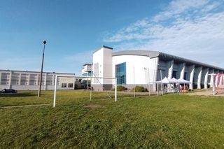 To inwestycja w rozwój. Uczniowie SP1 w Łomży doczekają się boiska 