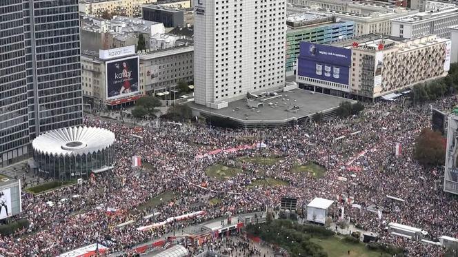 Ruszył Marsz Miliona Serc! Ogromne tłumy Polaków na ulicach Warszawy [ZDJĘCIA]