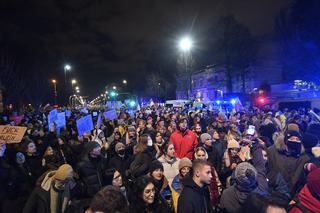 Warszawiacy murem za Ukrainą. Codziennie na protestach dziesiątki tysięcy ludzi