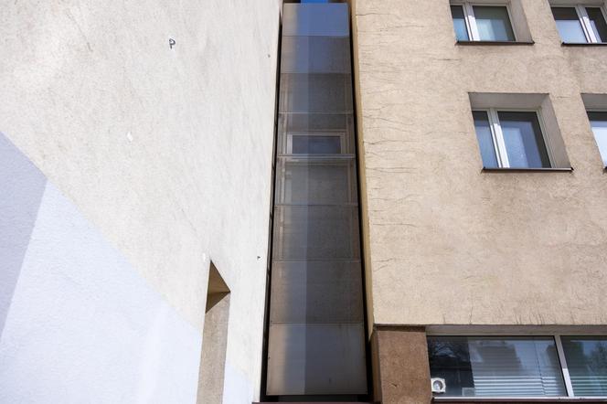 To najwęższy dom na świecie - zdjęcia. Dom Kereta stoi w Warszawie, ma jedynie 152 cm szerokości