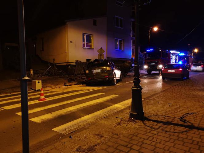 Groza w Olkuszu. Samochód WYLĄDOWAŁ na innym aucie!