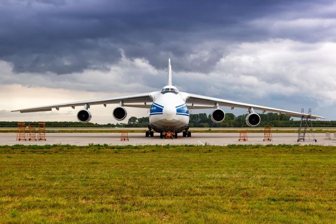 Antonov AN 124