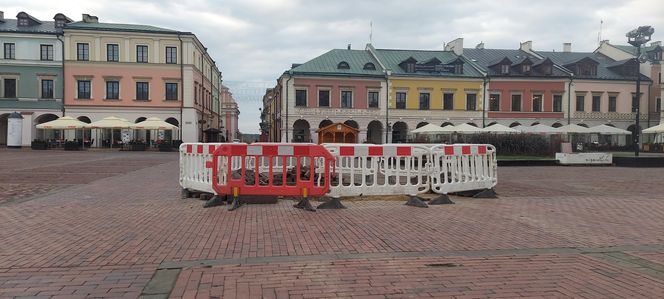 Dziura w płycie Rynku Wielkiego