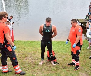 Damian Błaszczyk przez 44 godziny przepłynął 100 km pod zalewie Bojary pod Biłgorajem, kwestując w ten sposób dla 12-letniego ciężko chorego Adasia