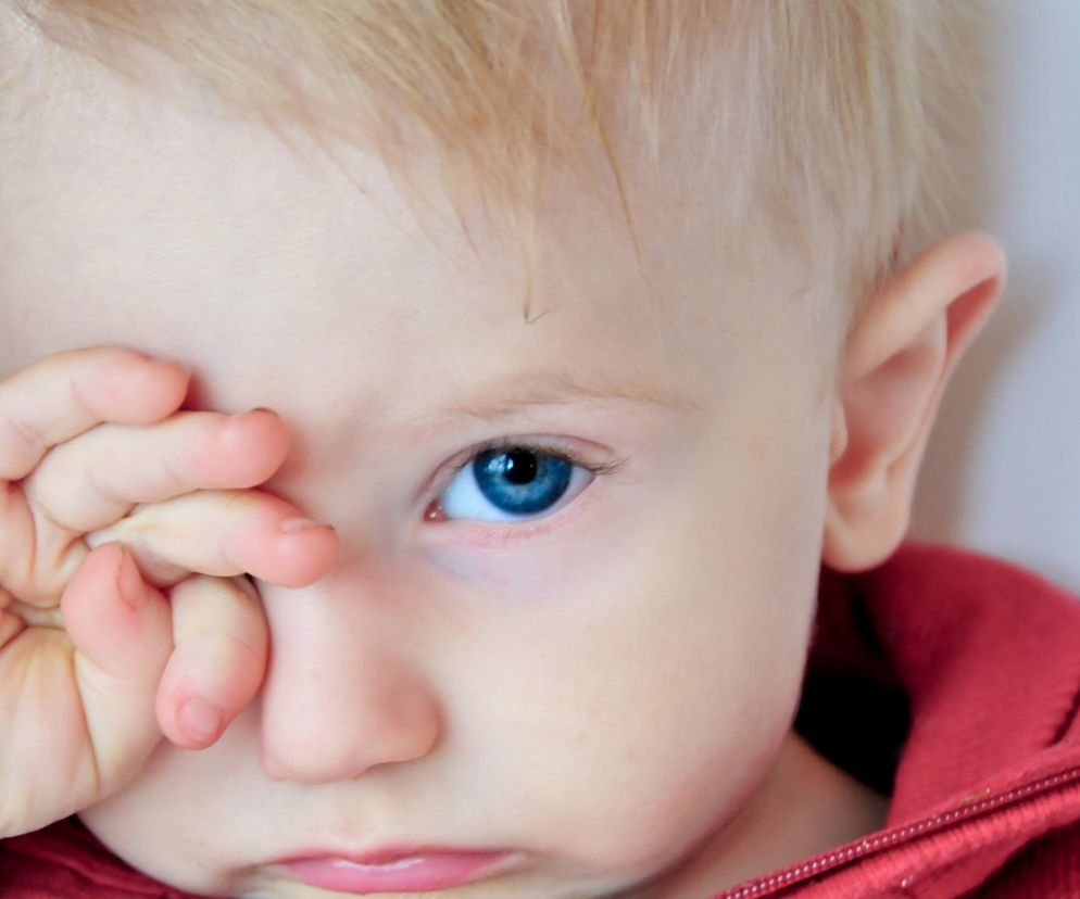 Ciało obce w oku - pierwsza pomoc. Jak usunąć ciało obce z oka?