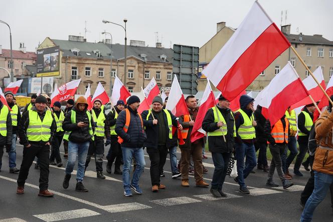 Protest rolników 20 marca w Lublinie. Przeszli ulicami miasta pod LUW