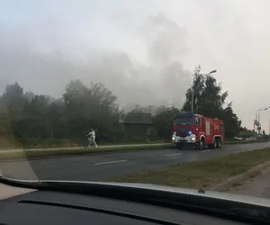 Pożar na radomskim Zamłyniu. Płonie pustostan 