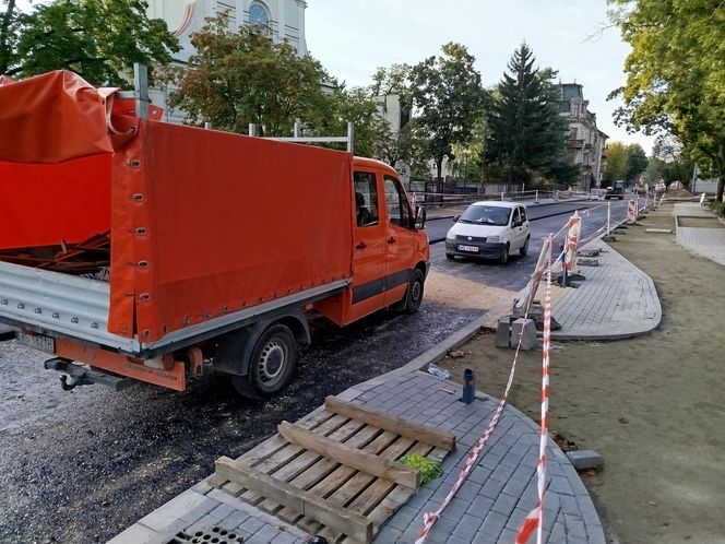 Siedlce: trwa budowa nowej nawierzchni na skrzyżowaniu ulic Piłsudskiego, Floriańskiej, Starowiejskiej i Kościuszki