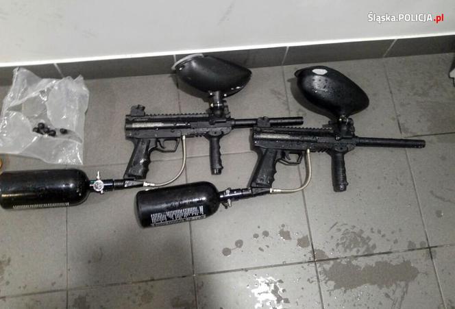 Sosnowiec: Maczety, noże i kije baseballowe. Policja udaremniła ustawkę pseudokibiców [ZDJĘCIA, WIDEO]