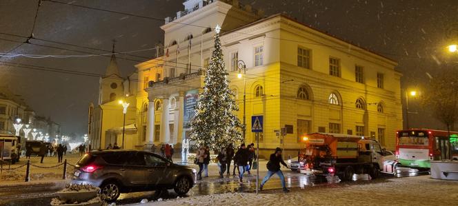 W Lublinie czuć klimat zbliżających się świąt. Iluminacje już świecą [GALERIA]