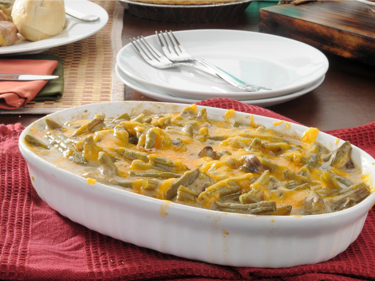 Fasolka szparagowa z czterema serami: przepis na zjawiskową zapiekankę