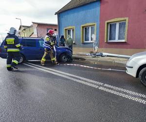 Recław: Auto wjechało w latarnię 