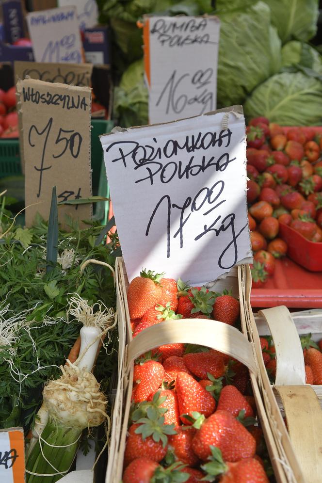 Ceny warzyw i owoców zwalają z nóg! Drożyzna na warszawskich bazarach 