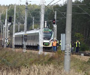 Śmiertelne potrącenie pod Radomiem. Wstrzymany ruch kolejowy i duże opóźnienia pociągów