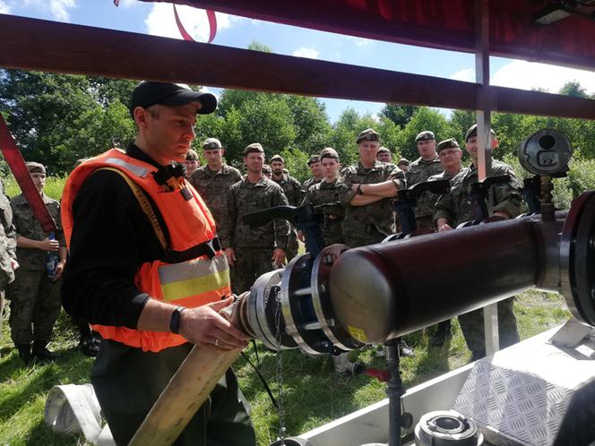 Strażacy z Braniewa w weekend przeszkolili żołnierzy Wojsk Obrony Terytorialnej [ FOTO ]