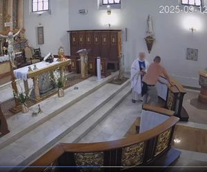 Półnagi mężczyzna przerwał mszę. Krzyczał, był agresywny