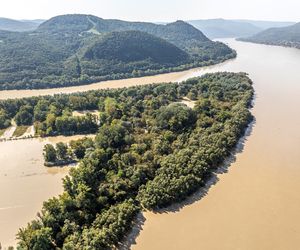 Fala kulminacyjna dociera do stolicy! Orban zapewnia, że wszystko pod kontrolą