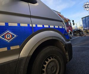 Dramatyczne sceny na DK1 w Pszczynie! 26-letni kierowca w szpitalu po zderzeniu z tirem